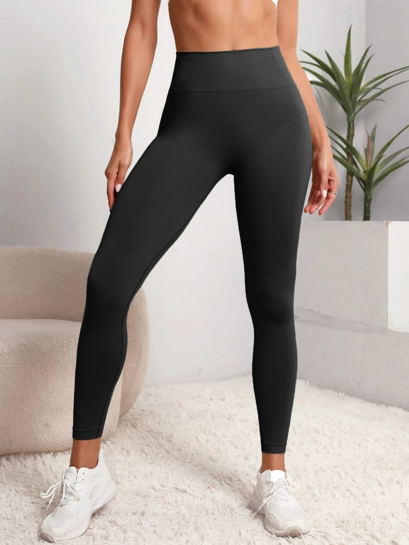 High-Waisted Seamless Sports Leggings for Women - Hip Lifting Yoga and Fitness Apparel
